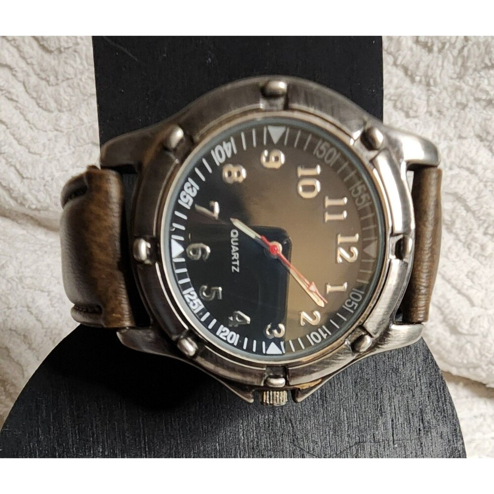 VINTAGE Men's Quartz Casual/Sports Watch Brown Leather Watchband VguC
